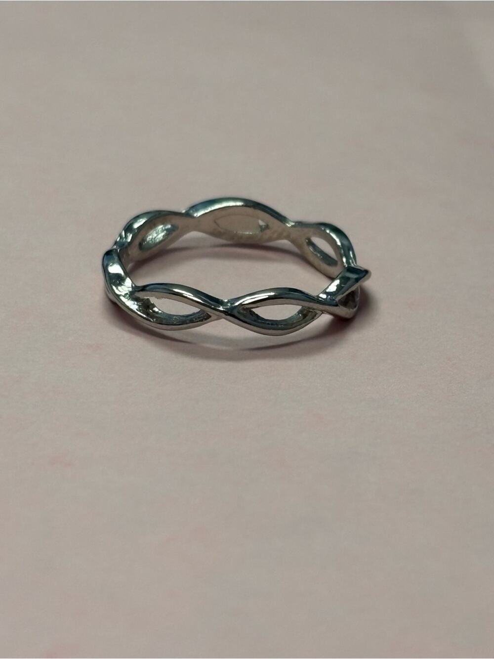Silver Tone Infinity Twist Ring – Size 7 / 17mm – NWOT ✨